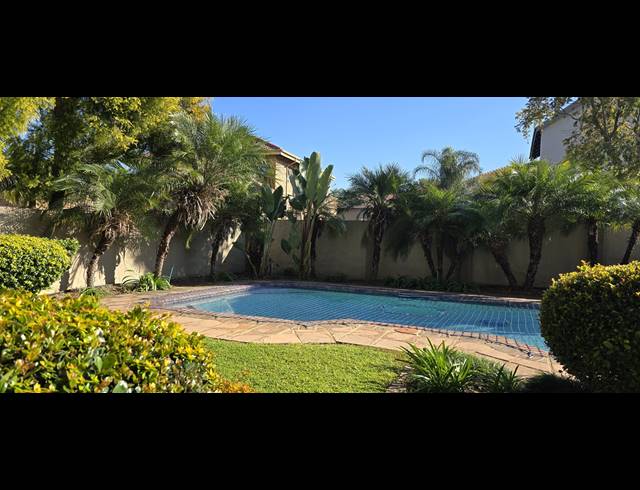 4 BEDROOM HOUSE FOR SALE IN ROOIHUISKRAAL NORTH